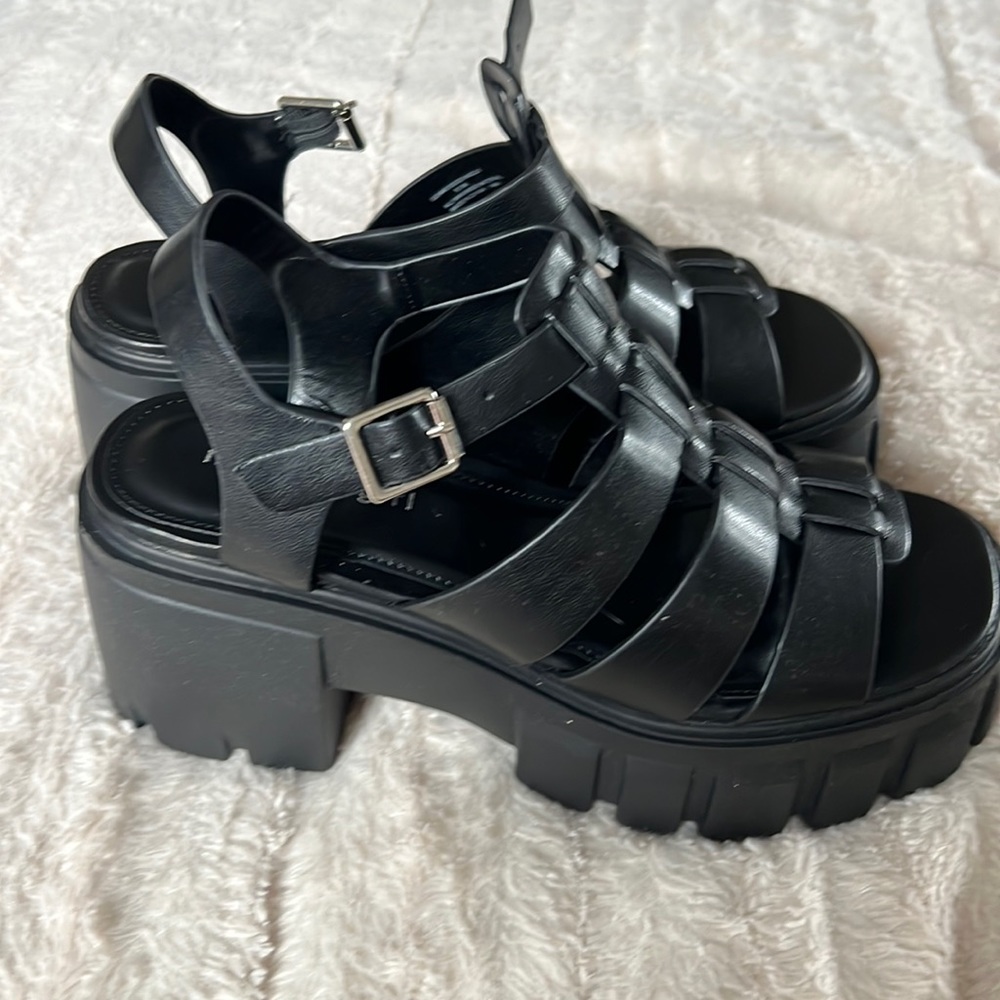 Madden Girl platform sandals women’s 8.5 - NWOT never worn